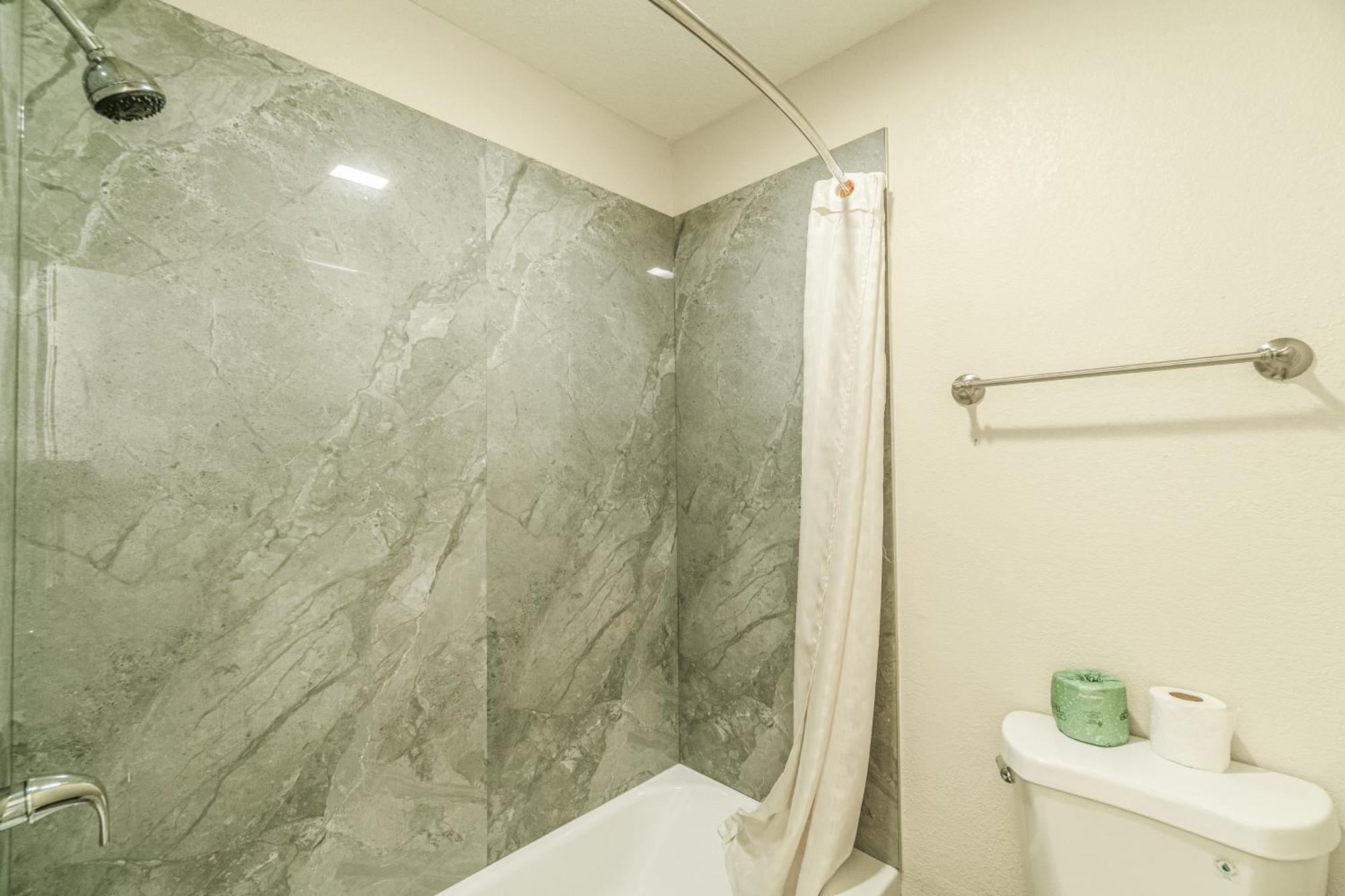 Regency Inn By Oyo Rockdale Tx Luaran gambar