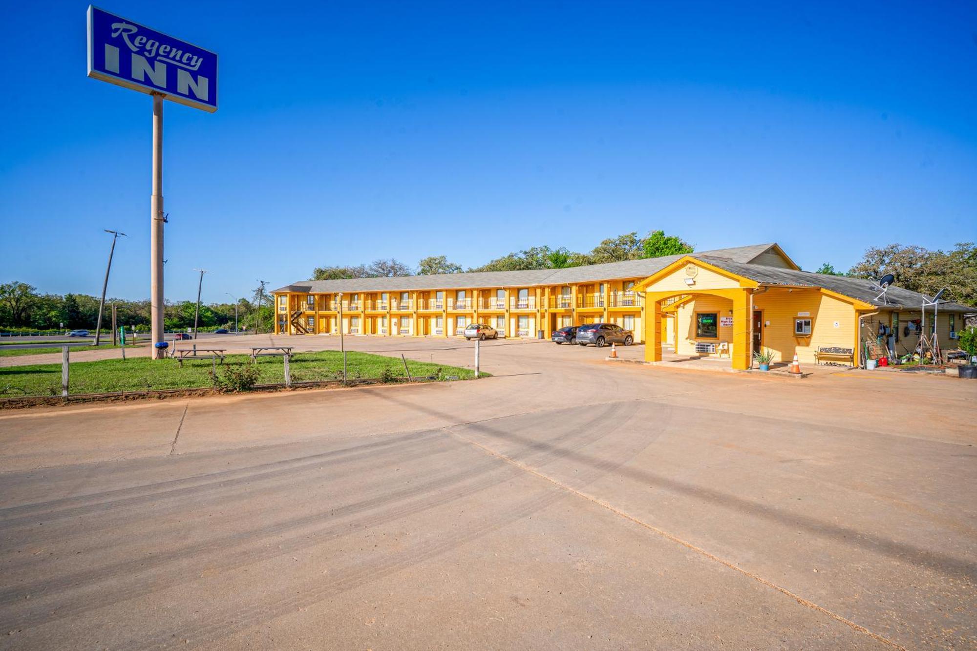 Regency Inn By Oyo Rockdale Tx Luaran gambar